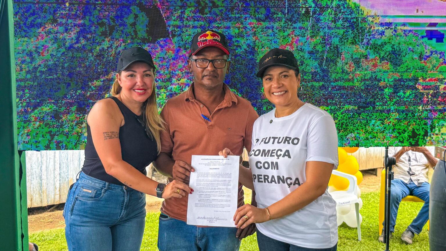 Mailza lidera ação do Deracre que transforma 30 km do Ramal Vai se Ver e região
