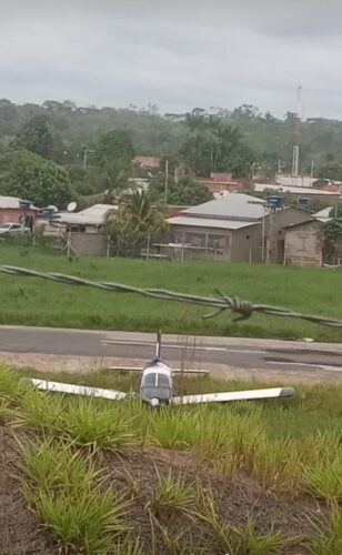Avião sai da pista após fazer pouso de emergência em aeroporto no interior do Acre; confira Avião sai da pista após fazer pouso de emergência em aeroporto no interior do Acre; confira