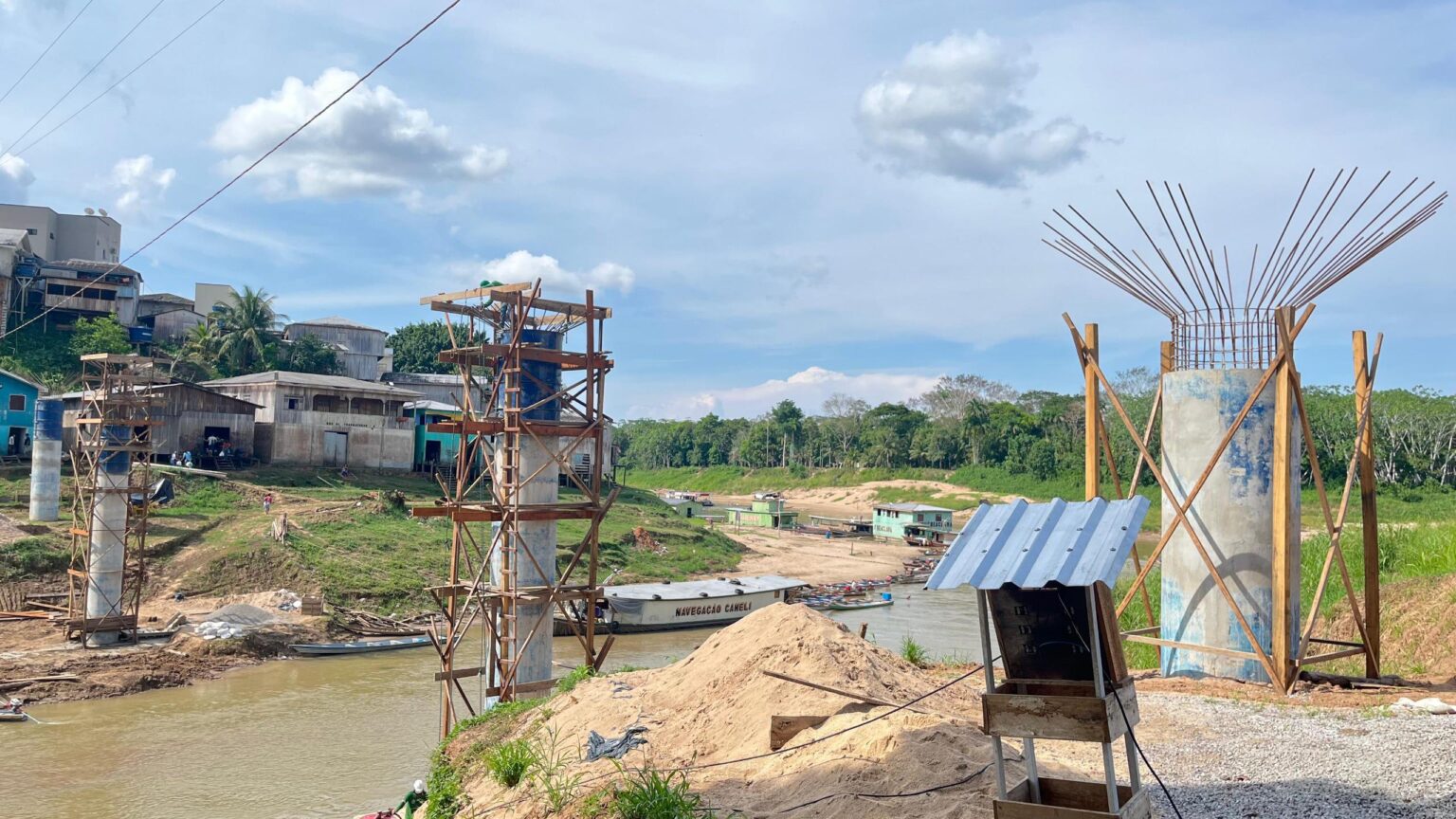 Deracre finaliza fundação e segue com concretagem dos pilares da passarela em Marechal Thaumaturgo