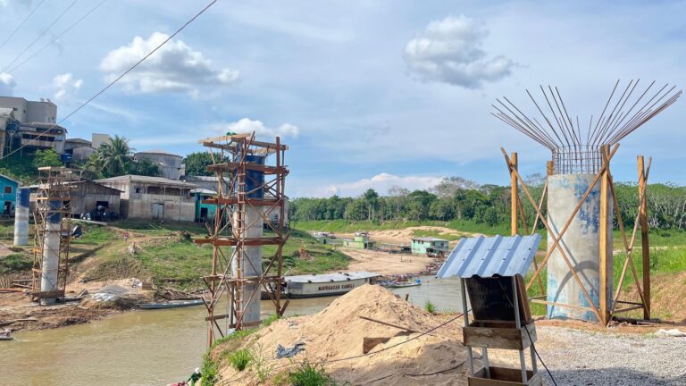 Deracre finaliza fundação e segue com concretagem dos pilares da passarela em Marechal Thaumaturgo