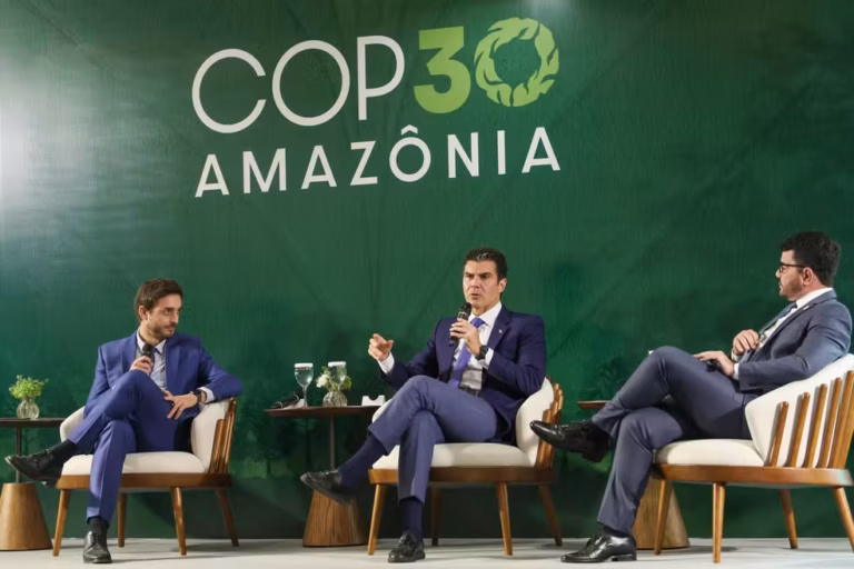 “Não é preciso derrubar uma árvore para fortalecer o agronegócio”, diz Gladson em Brasília