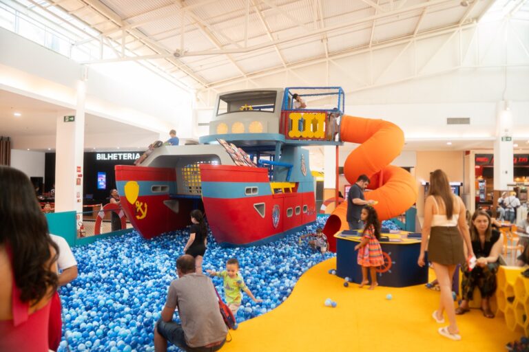 Patrulha Canina segue fazendo grande sucesso no Via Verde Shopping e atrai famílias acreanas