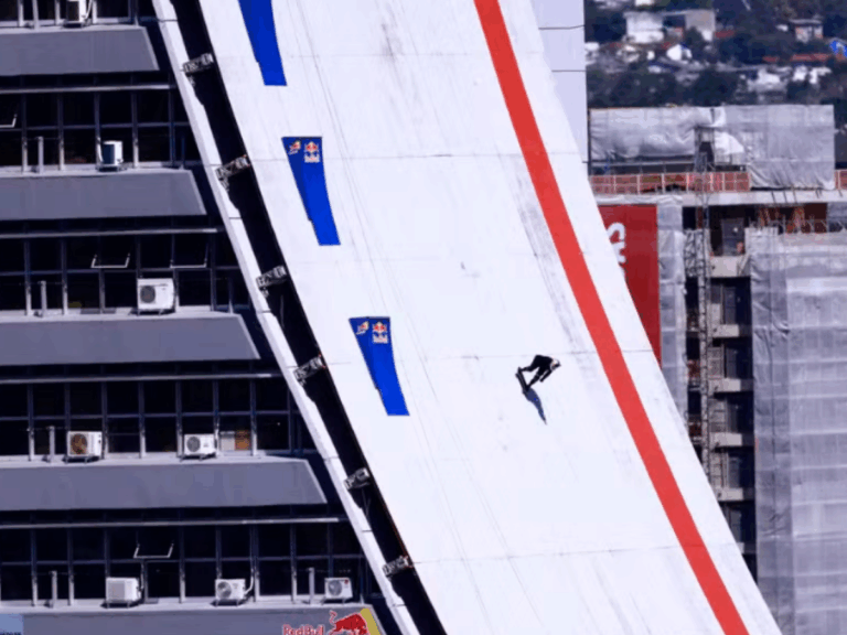 Skatista brasileiro despenca da altura de um prédio e crava recorde mundial Skatista brasileiro despenca da altura de um prédio e crava recorde mundial