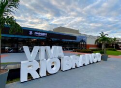 Prefeitura de Rio Branco realiza feira de adoção e vacinação no Via Verde Shopping