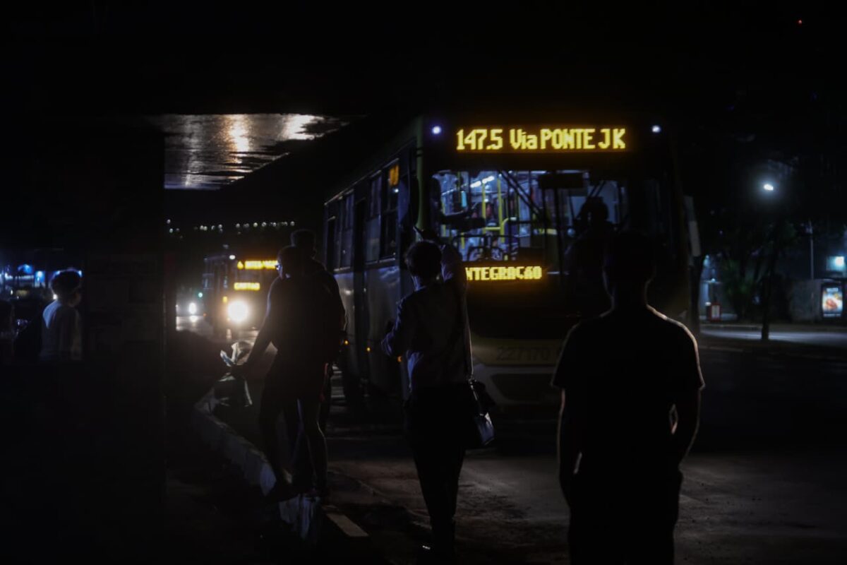 ceb-resolve-so-6,9%-das-reclamacoes-sobre-iluminacao-precaria-no-df