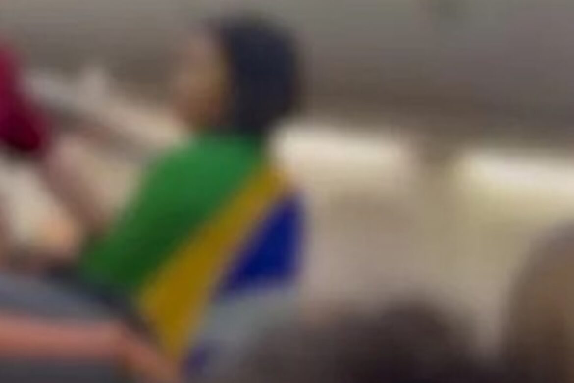 barraco-de-mulher-com-bandeira-do-brasil-fez-passageiros-perderem-voos