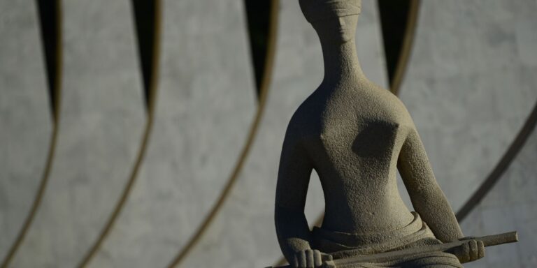 Moraes pede monitoramento diário da tornozeleira de Cid