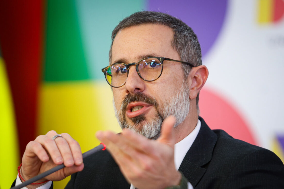 ministro-da-cgu-depoe-na-cpmi-do-inss-nesta-5a-feira