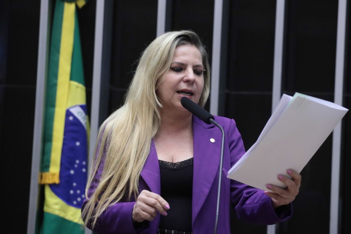 itamaraty-pede-visita-consular-a-ativistas-presos-em-barco-por-israel