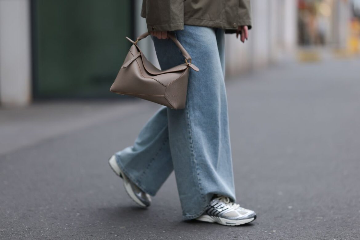 mulher-ganha-processo-apos-ter-sapatos-ridicularizados-por-colegas