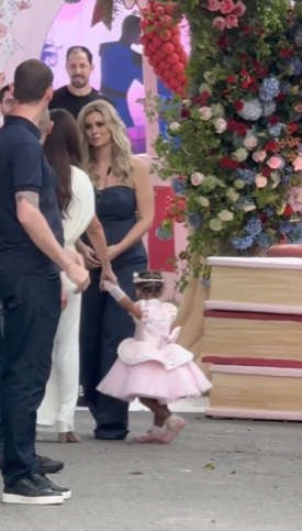 familia-de-neymar-jr.-marca-presenca-na-festa-de-aniversario-de-2-anos-de-mavie