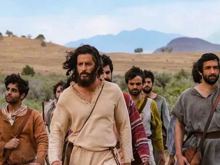 “the-chosen”:-jonathan-roumie-seca-ate-11kg-para-viver-jesus-na-crucificacao