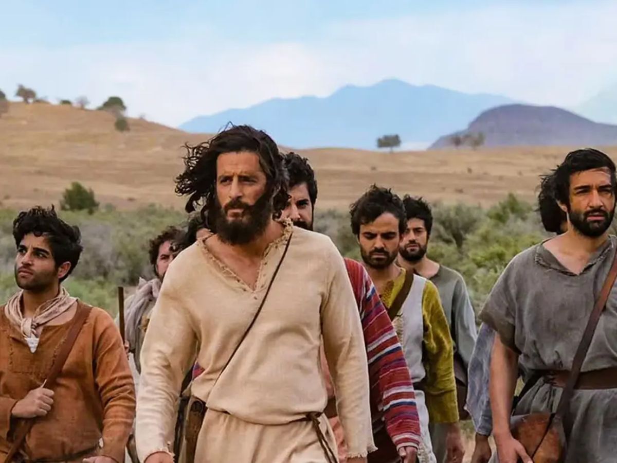 “the-chosen”:-jonathan-roumie-seca-ate-11kg-para-viver-jesus-na-crucificacao