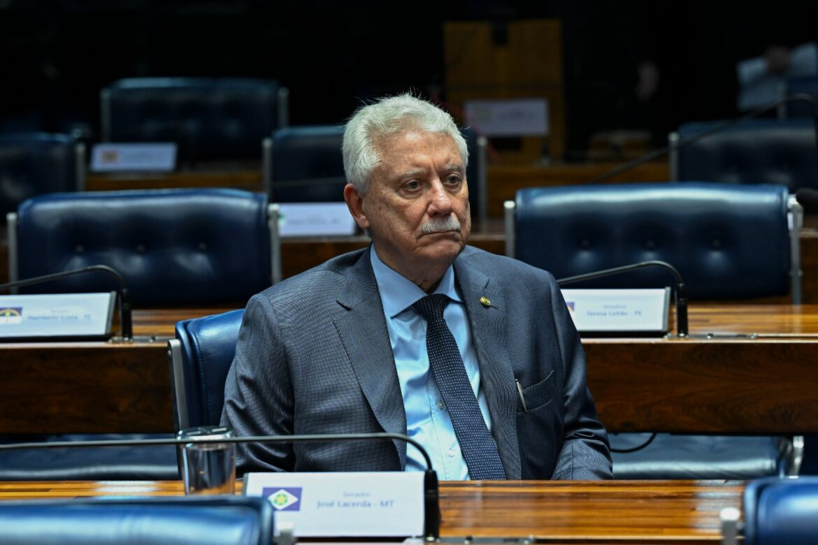 sai-bolsonarista,-entra-lulista:-2o-suplente-de-favaro-vira-senador