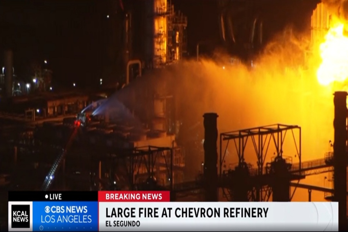 incendio-de-grandes-proporcoes-atinge-refinaria-chevron-nos-eua