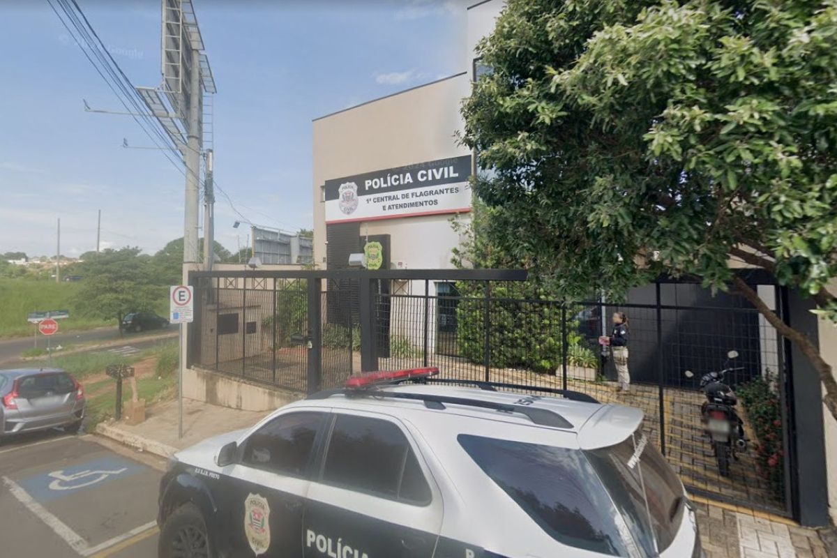 professor-paga-coxinha-para-homem,-marca-encontro-em-casa-e-e-furtado