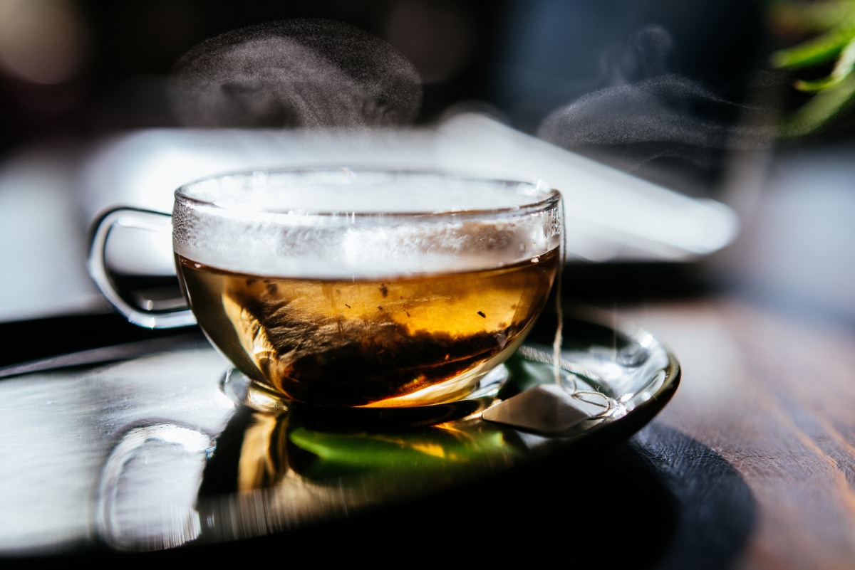 cha-anti-inflamatorio-ajuda-a-aliviar-estresse-e-colicas-menstruais