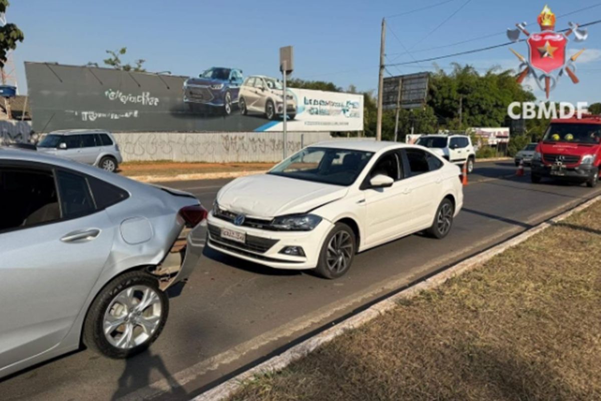 colisao-entre-carros-deixa-duas-pessoas-feridas-em-aguas-claras