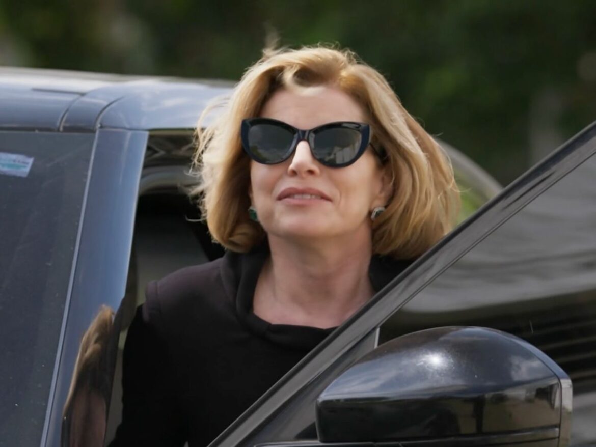 odete-roitman-arma-emboscada,-mas-maria-de-fatima-foge-com-ajuda-da-mae-em-“vale-tudo”