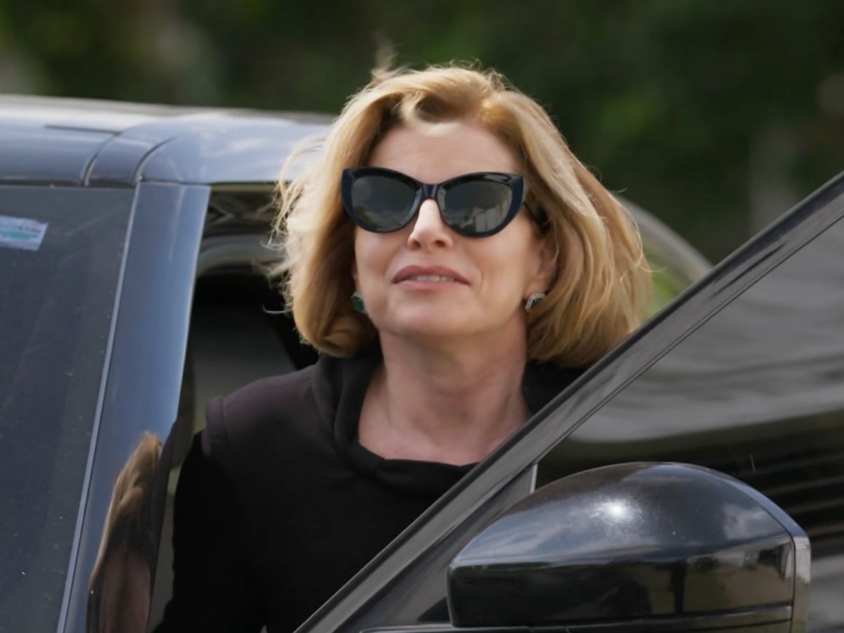 odete-roitman-arma-emboscada,-mas-maria-de-fatima-foge-com-ajuda-da-mae-em-“vale-tudo”