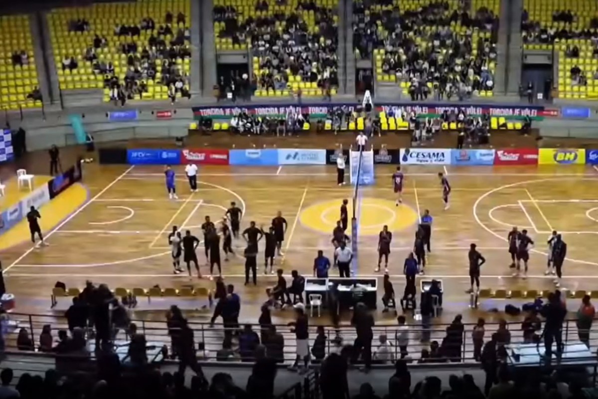 homem-e-preso-apos-ser-acusado-de-ofensas-racistas-a-tecnico-de-volei