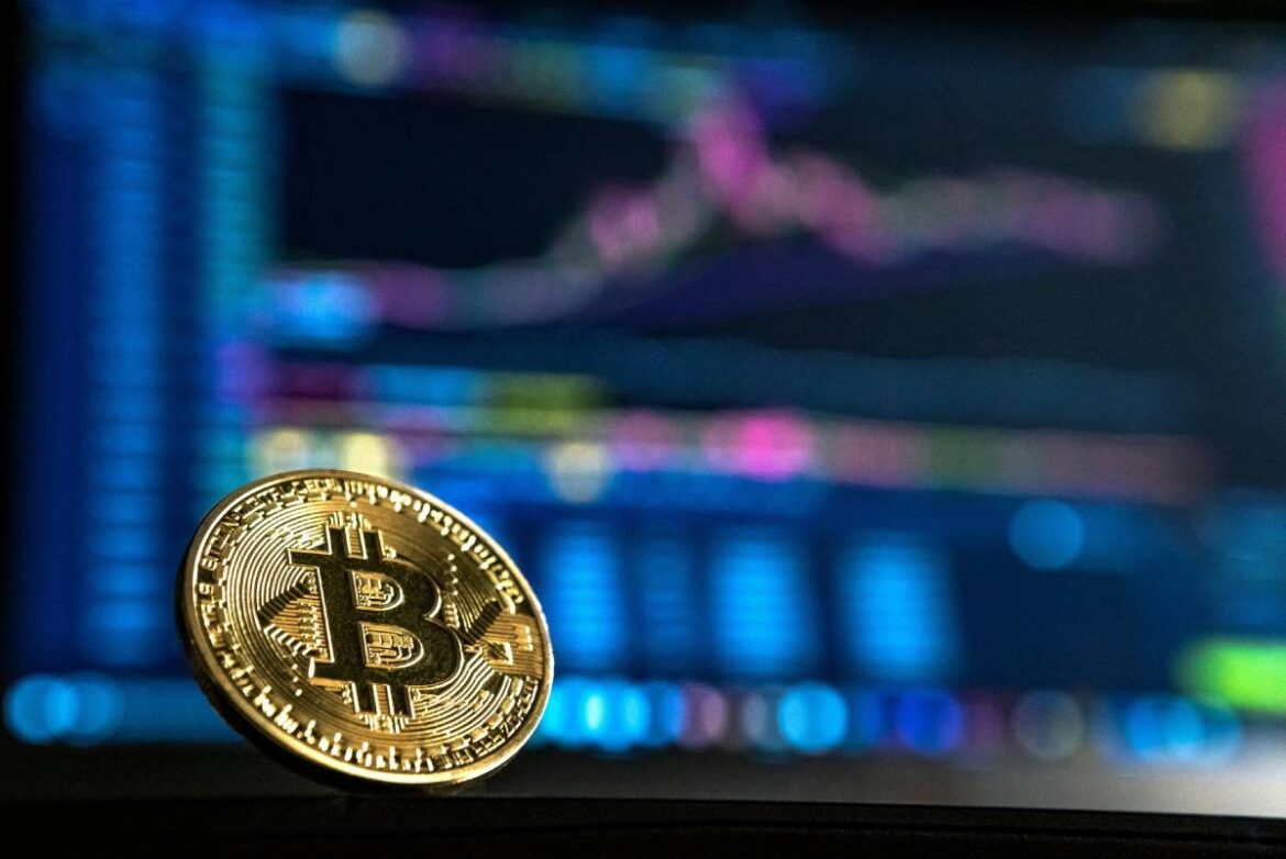 bitcoin-bate-novo-recorde-historico-e-ultrapassa-marca-de-us$-125-mil