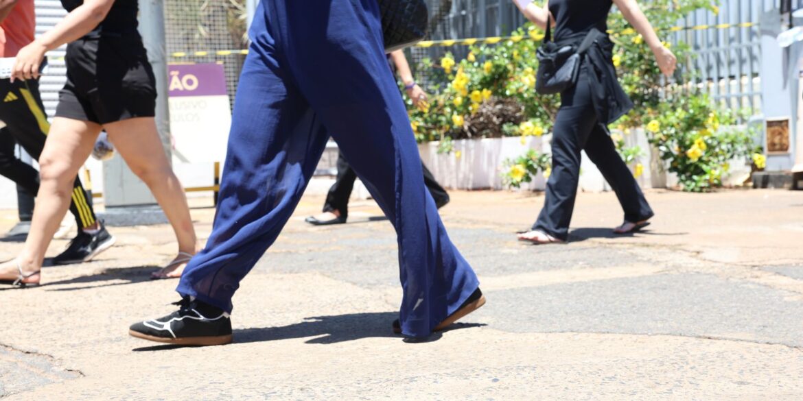 cnu:-escola-em-manaus-fica-sem-energia-e-candidatos-terao-tempo-extra