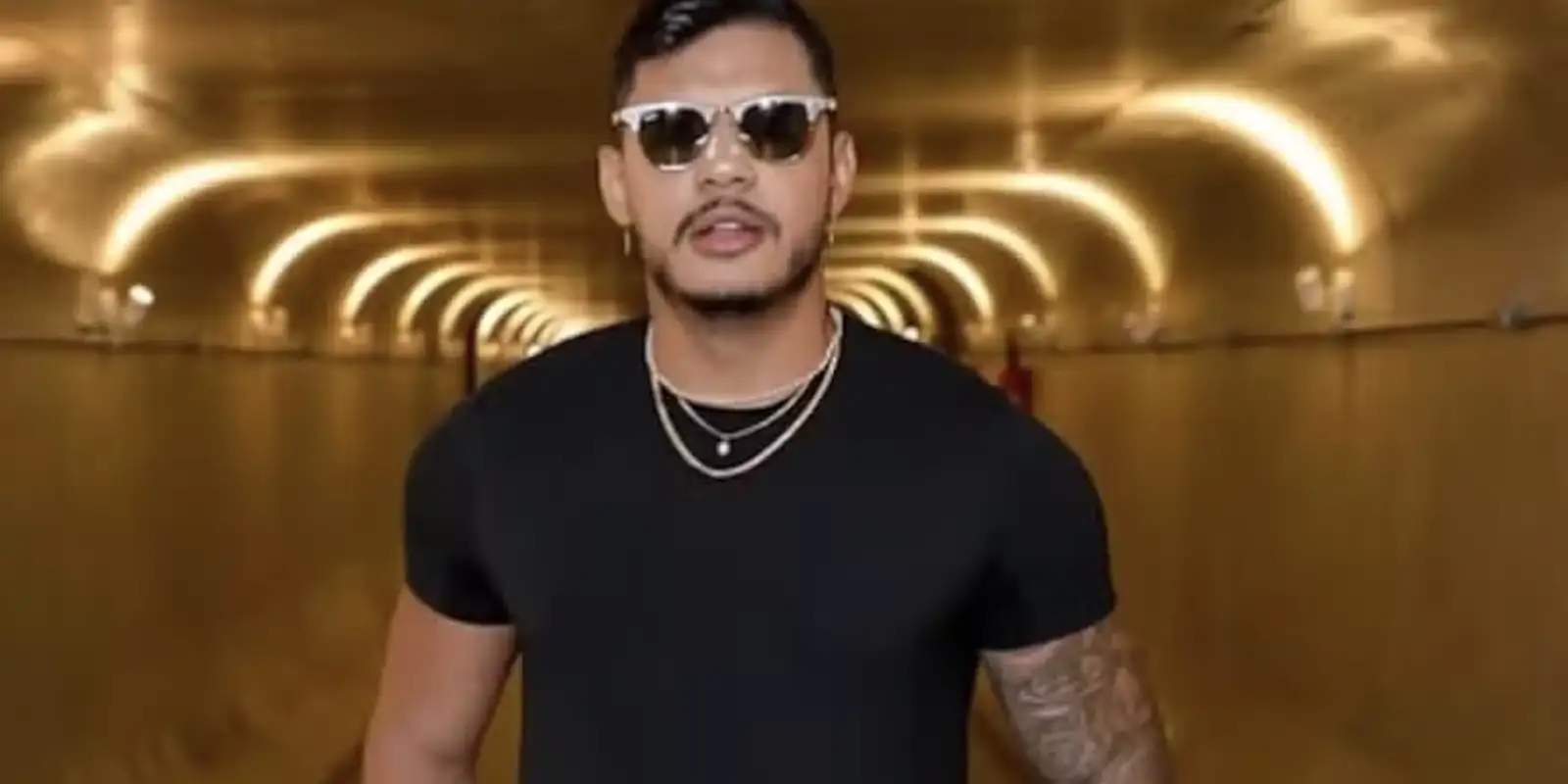 Rapper Hungria recebe alta de hospital em Brasília