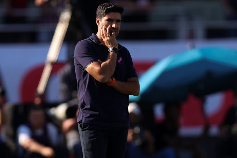 abel-ferreira-diverge-em-polemicas-sobre-a-arbitragem-no-choque-rei