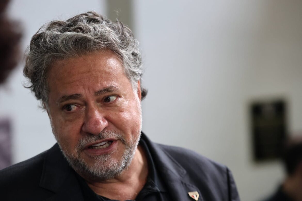 casares-reclama-da-arbitragem-em-postagem-nas-redes-sociais;-veja