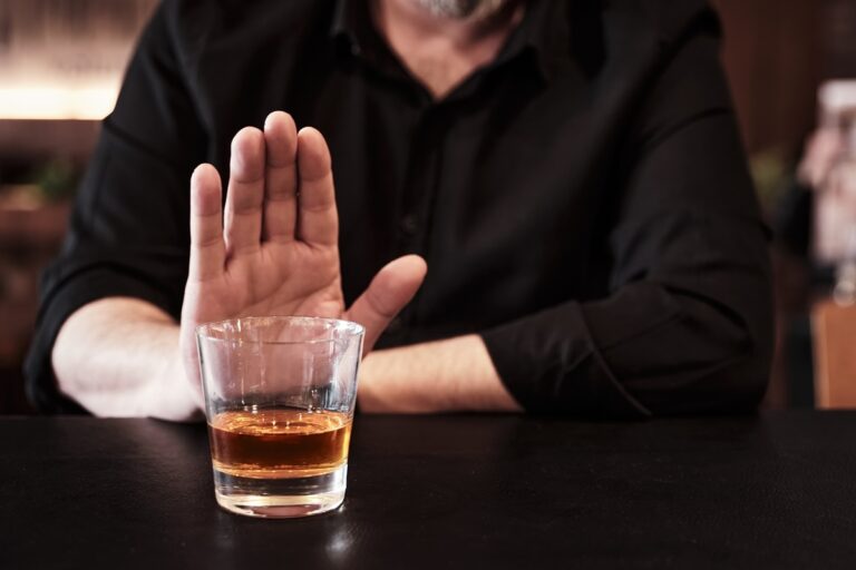 metanol:-jovem-com-suspeita-de-intoxicacao-em-goias-esta-na-uti