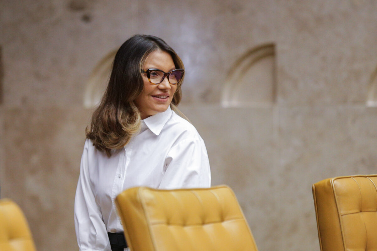 janja-conversa-com-lula-apos-ligacao-a-trump:-“orgulhosa”,-diz-a-coluna