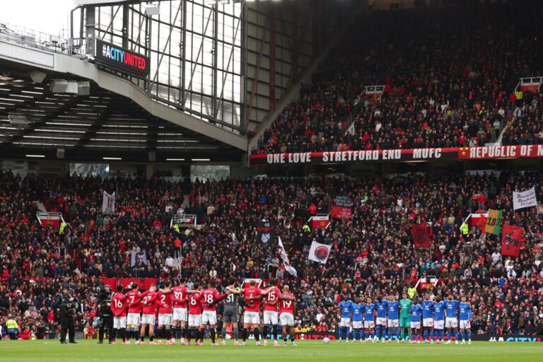 rato-e-encontrado-em-old-trafford-durante-jogo-do-manchester-united