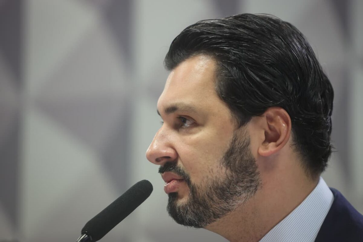 cpmi-do-inss:-empresario-do-df-diz-que-financiou-ferrari-ate-2027