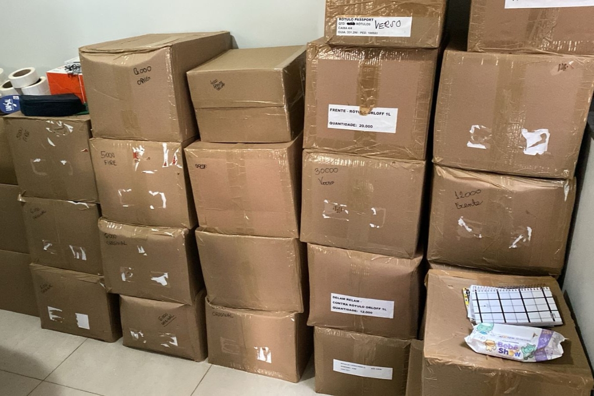 “ultima-dose”:-operacao-fecha-2-fabricas-clandestinas-de-bebidas-em-sp