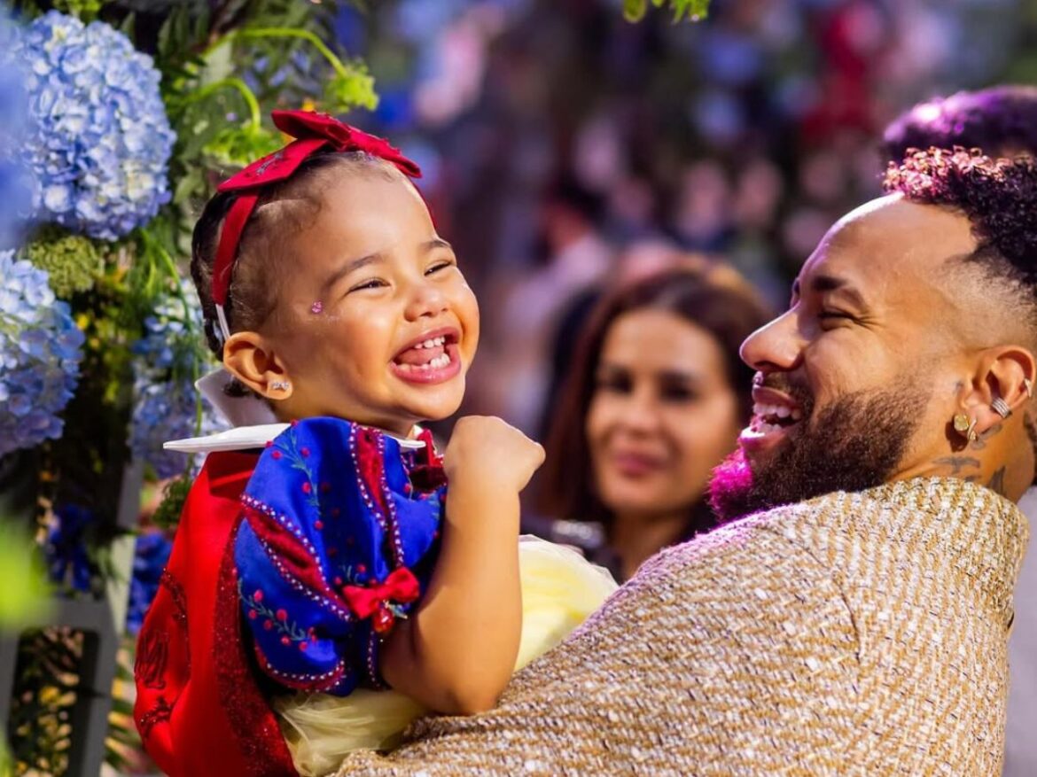 neymar-jr.-celebra-aniversario-de-mavie-com-declaracao-em-post:-“sempre-aqui-pra-voce”