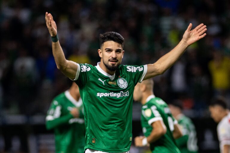 Flaco iguala temporada mais goleadora da carreira. Compare os números