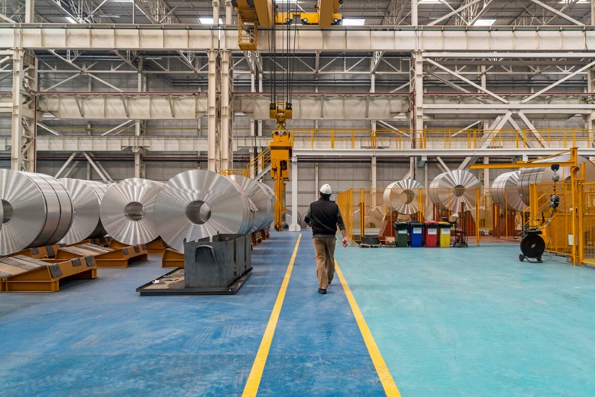 faturamento-da-industria-brasileira-despenca-em-agosto,-mostra-cni