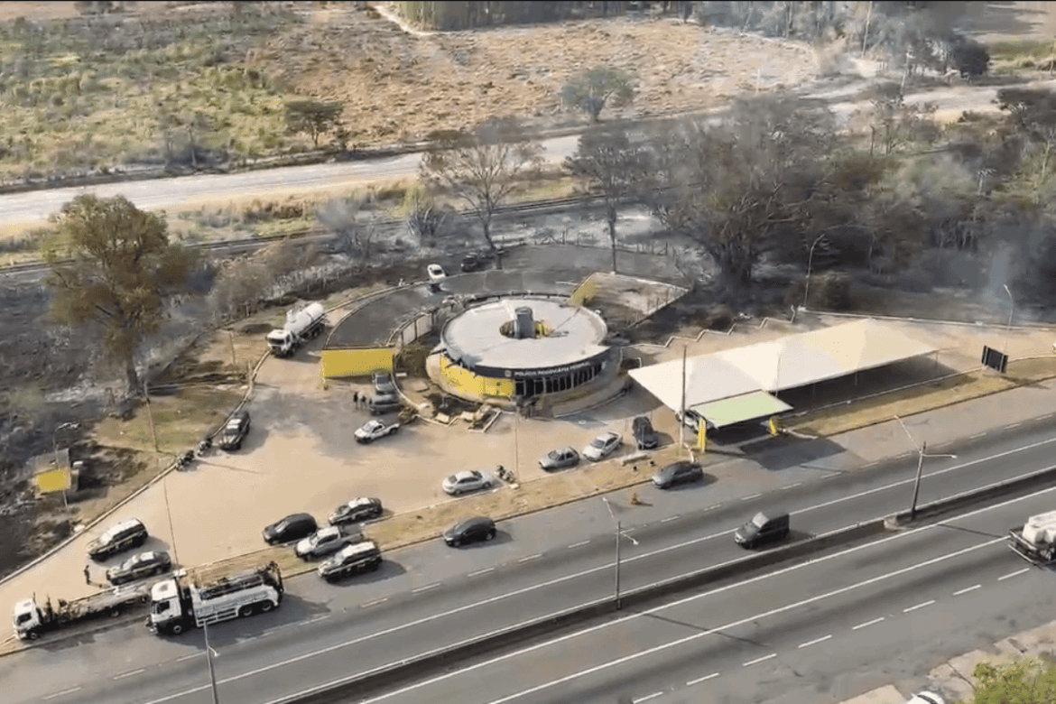 video:-incendio-atinge-base-da-prf-e-queima-viaturas-no-interior-de-sp