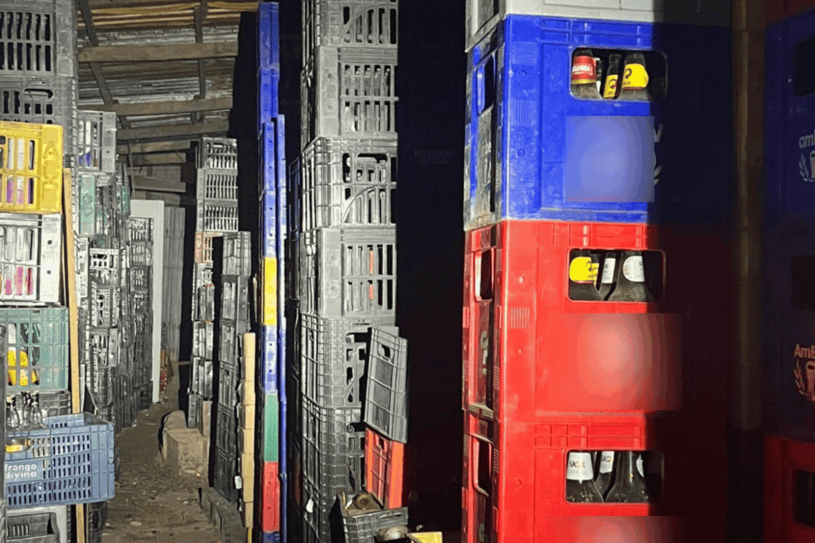 policia-apreende-mais-de-100-mil-garrafas-em-galpao-clandestino-em-sp