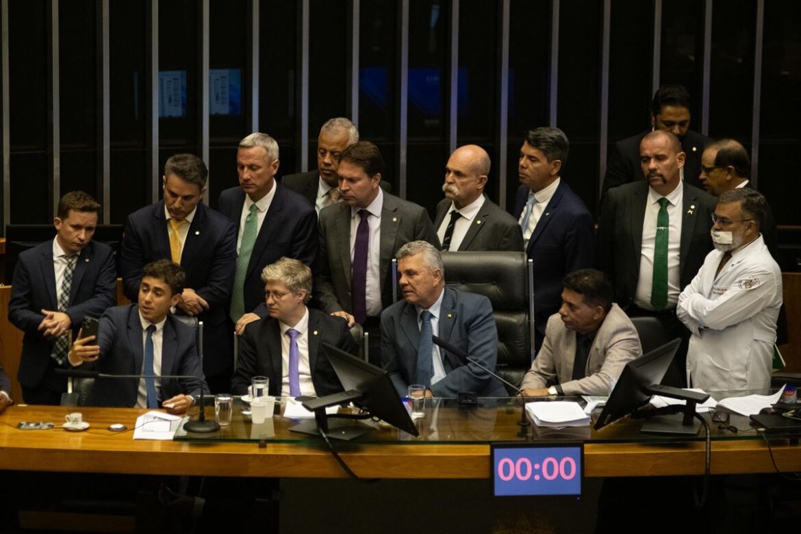 conselho-de-etica-instaura-processo-contra-deputados-que-fizeram-motim