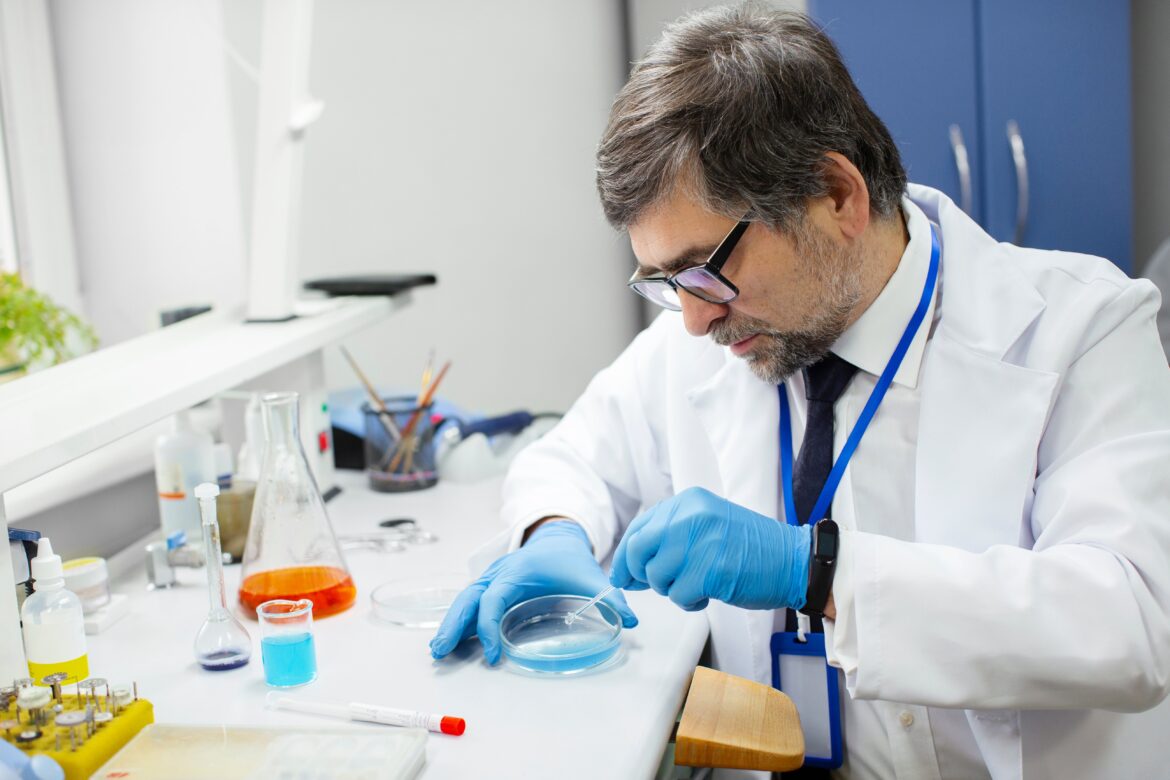 apos-anos-de-luta-contra-sindrome-rara,-jovem-de-17-anos-volta-a-sorrir-gracas-a-terapia-premiada