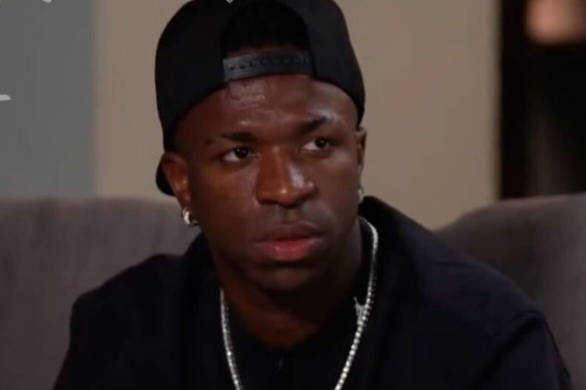 maniaco-e-egocentrico:-modelo-descasca-vini-jr-em-audio.-ouca