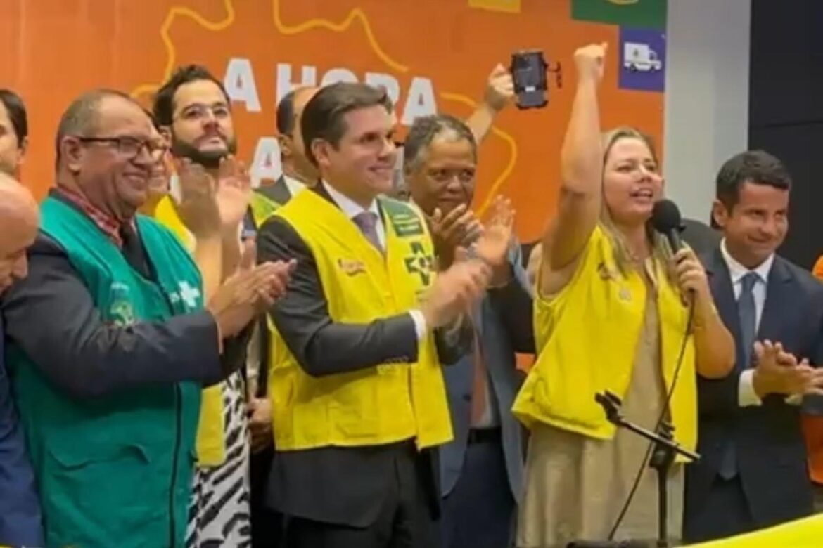 agentes-de-saude-gritam-nome-de-motta-apos-aprovacao-de-projeto