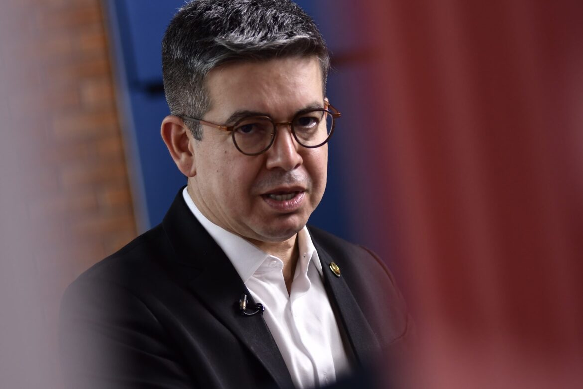 por-mp-do-iof,-lider-do-governo-ameaca-com-bloqueio de emendas