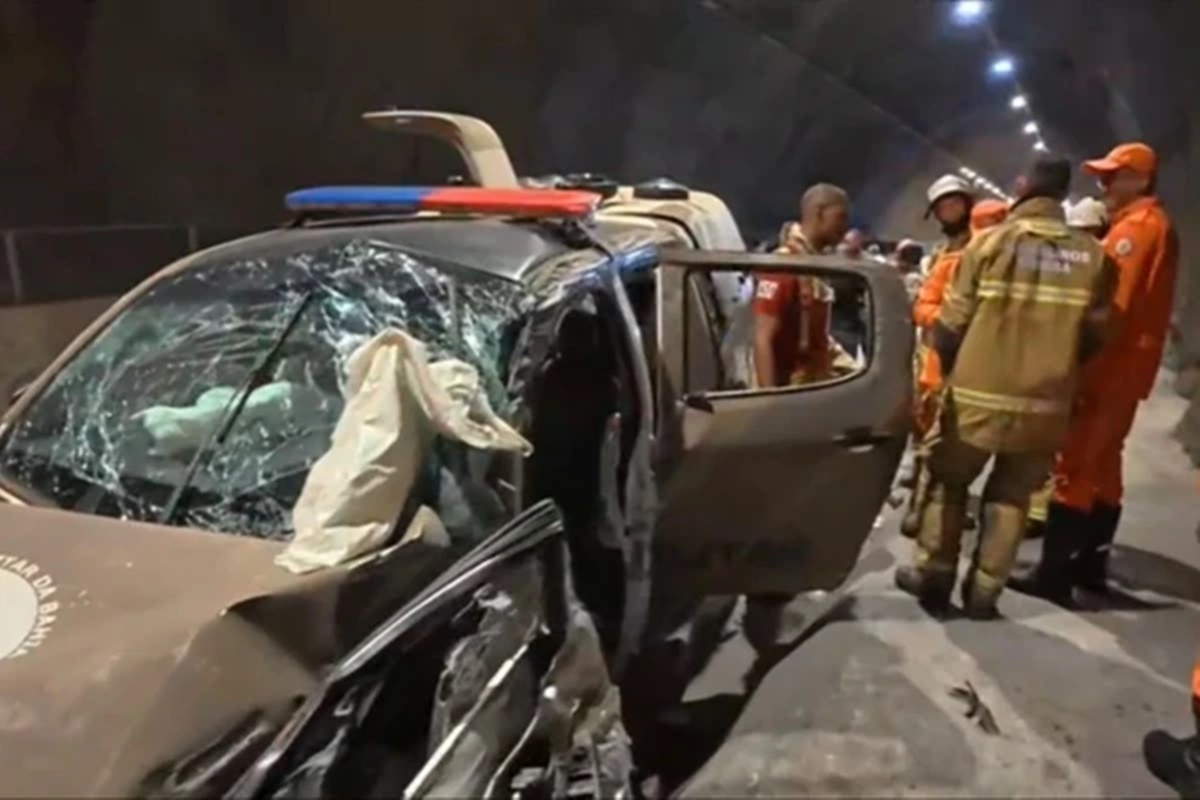 ba:-viatura-capota-durante-perseguicao-e-pm-fica-preso-as-ferragens