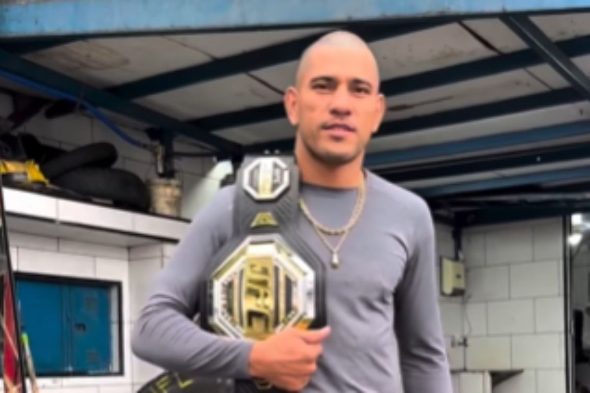 video:-poatan-cumpre-promessa-e-leva-cinturao-para-borracharia-em-sp