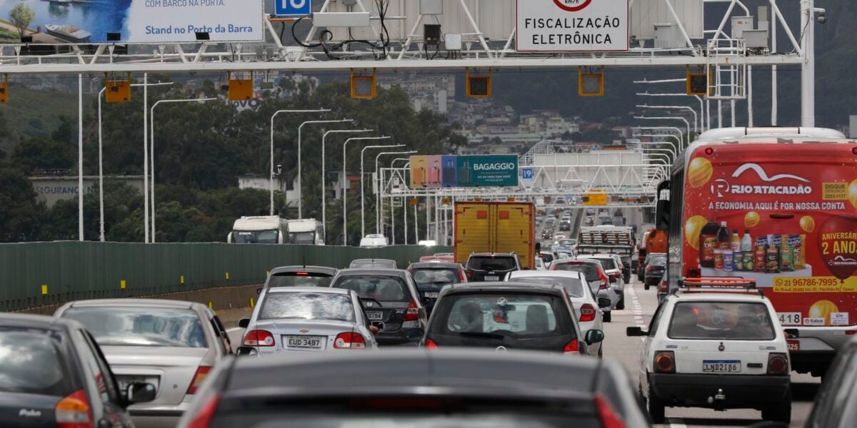 carro-e-o-principal-meio-de-transporte-para-o-trabalho,-diz-censo