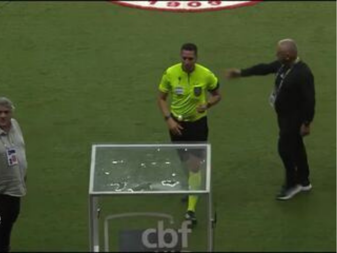 cbf-recebe-aval-da-fifa-e-vai-divulgar-audios-do-var-mesmo-sem-revisao-no-monitor