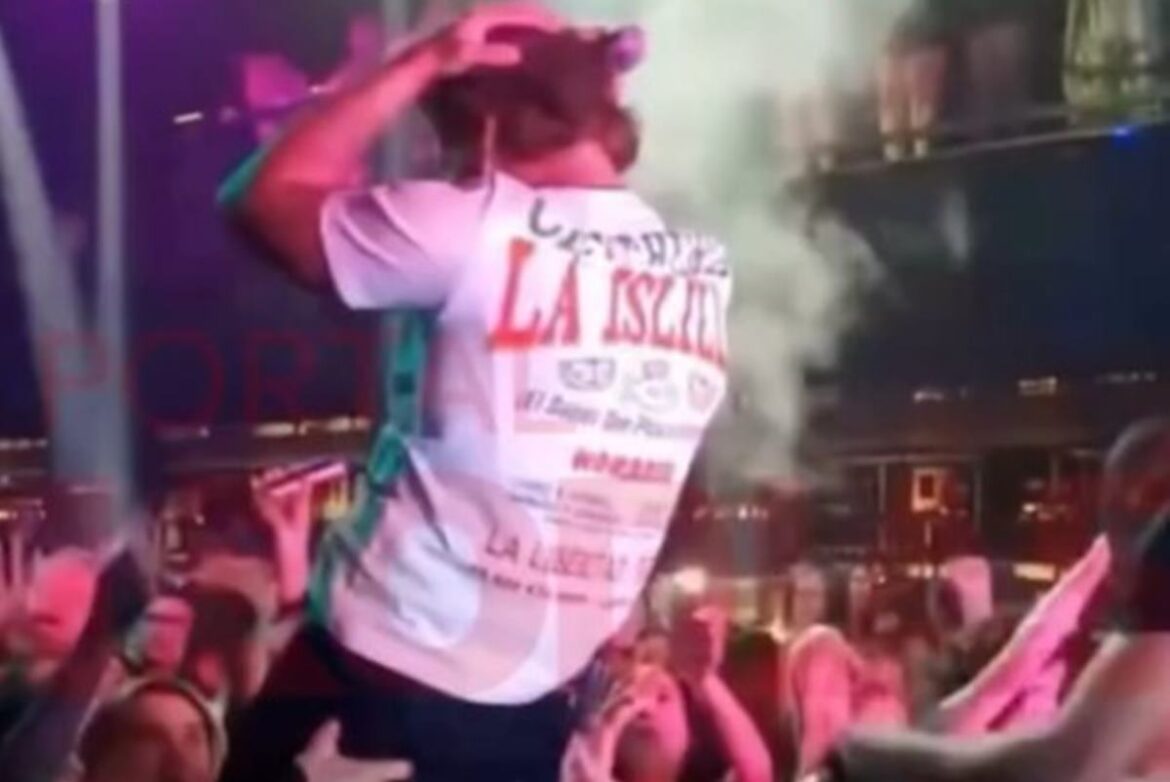 video:-fa-apalpa-parte-intima-de-ze-felipe-durante-show-e-cantor-reage